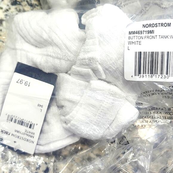 ❤️NWT❤️ Melrose and Market White Ribbed Button-Front Tank Top - Picture 9 of 9